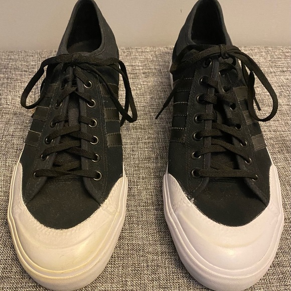 ADIDAS Originals MATCHCOURT SB F37379 Black White Skateboard Shoes Mens Sz.11 - Picture 2 of 7
